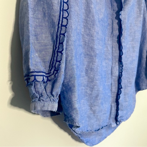 Sweet Ann Taylor Denim Blue Embroidered Scallop Trim Top in Size Medium - Picture 3 of 10